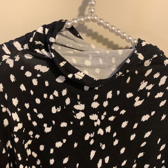 Investments Essentials 2x Tunic Black w/White Print Long Sleeve - Picture 2 of 4